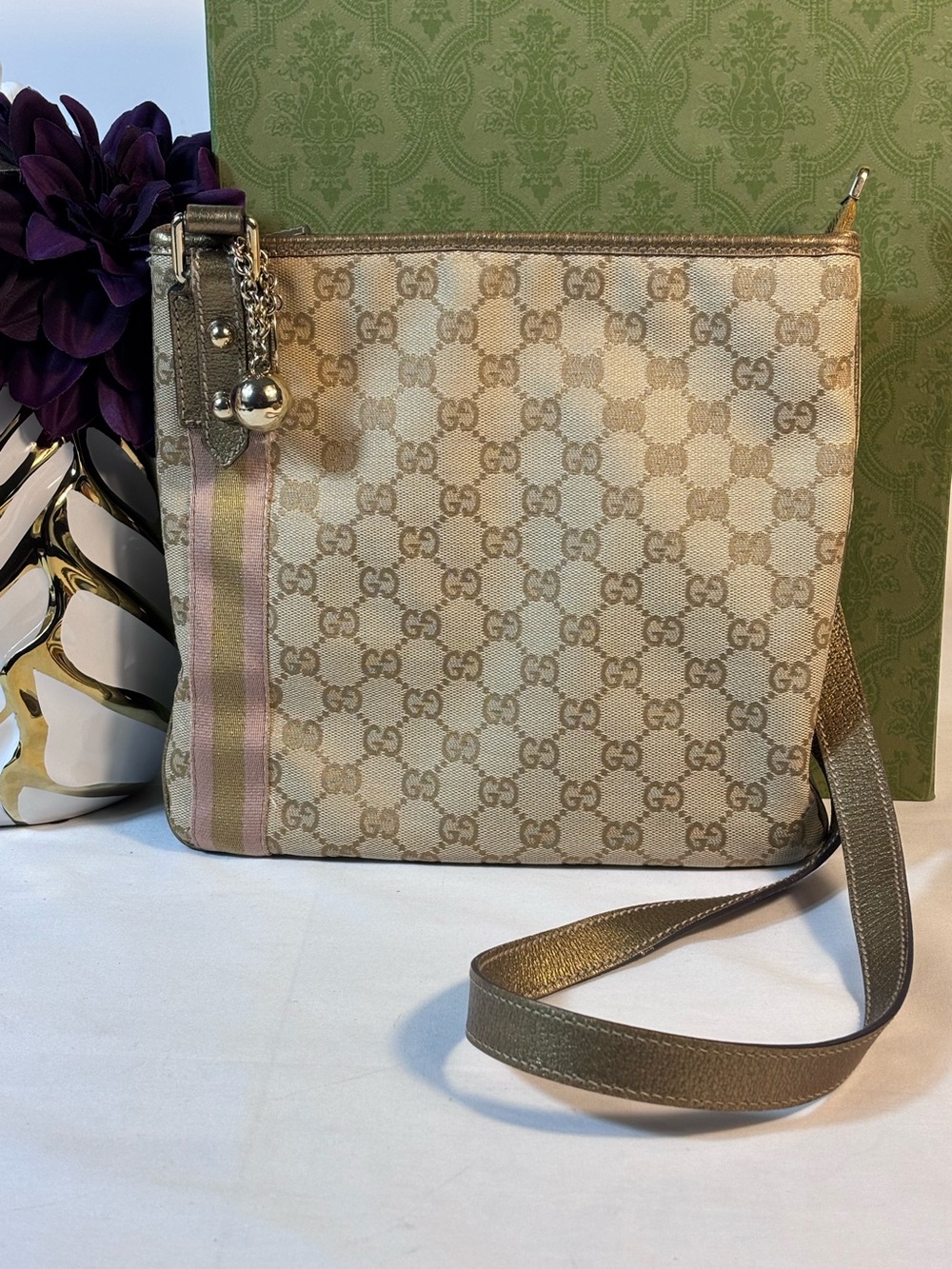 Cute Gucci Gold Messenger Bag